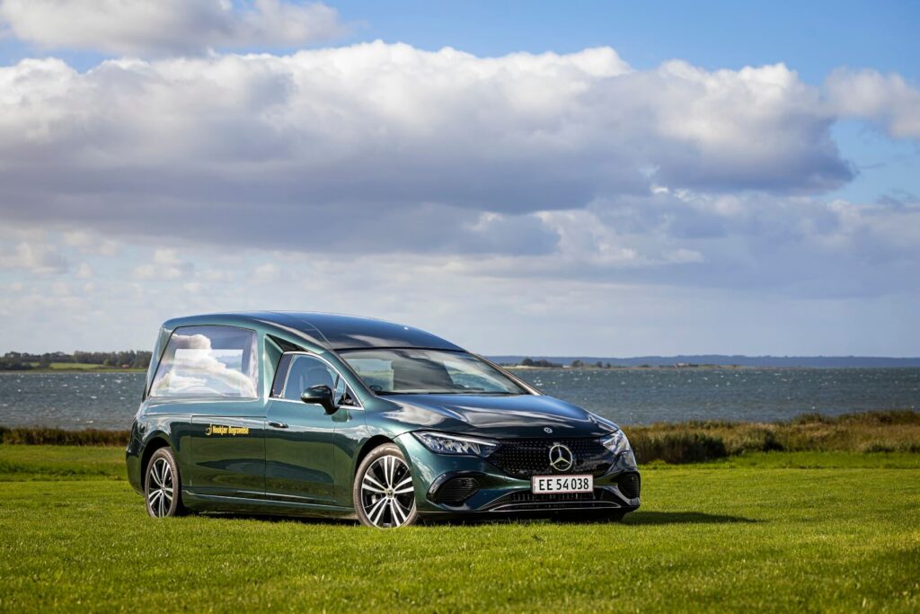 09.22.2025 - Houkjær Rustvogne-055-Mercedes EQE - Periklas Grün Metallic (Large)